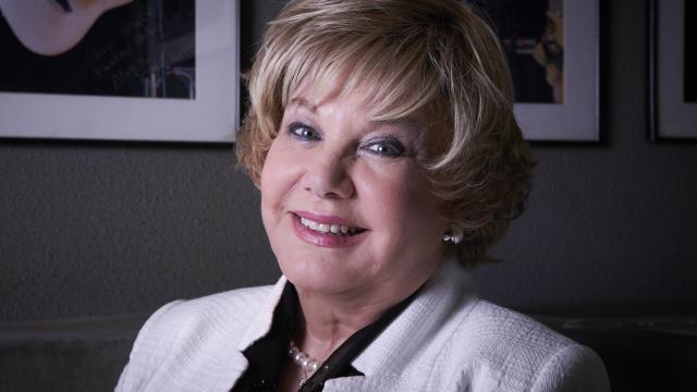 La mítica cantante de 'El baúl de los recuerdos', Karina, en una imagen de estudio tomada en Madrid, en diciembre de 2019.