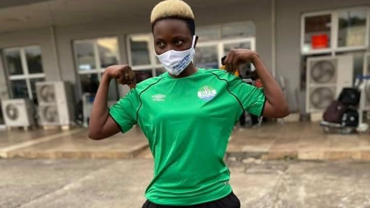La futbolista Bilkisu Kandeh-Turay, con la selección de Sierra Leona