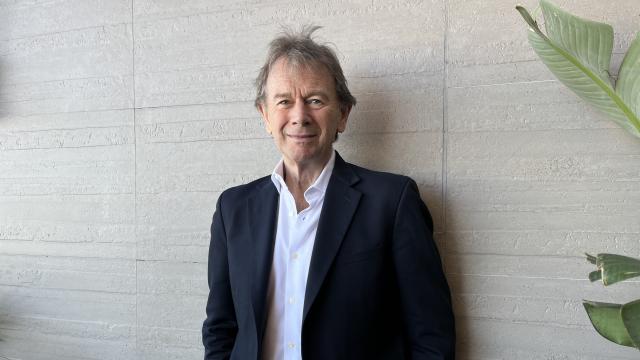 El historiador Michael Wood fotografiado en Madrid. Imagen cedida por Ático de los Libros