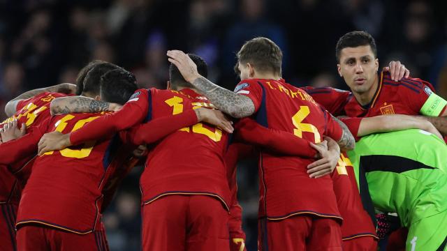 Piña de los jugadores de la selección española