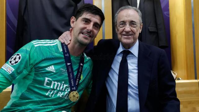 Thibaut Courtois y Florentino Pérez, tras la consecución de La Decimocuarta