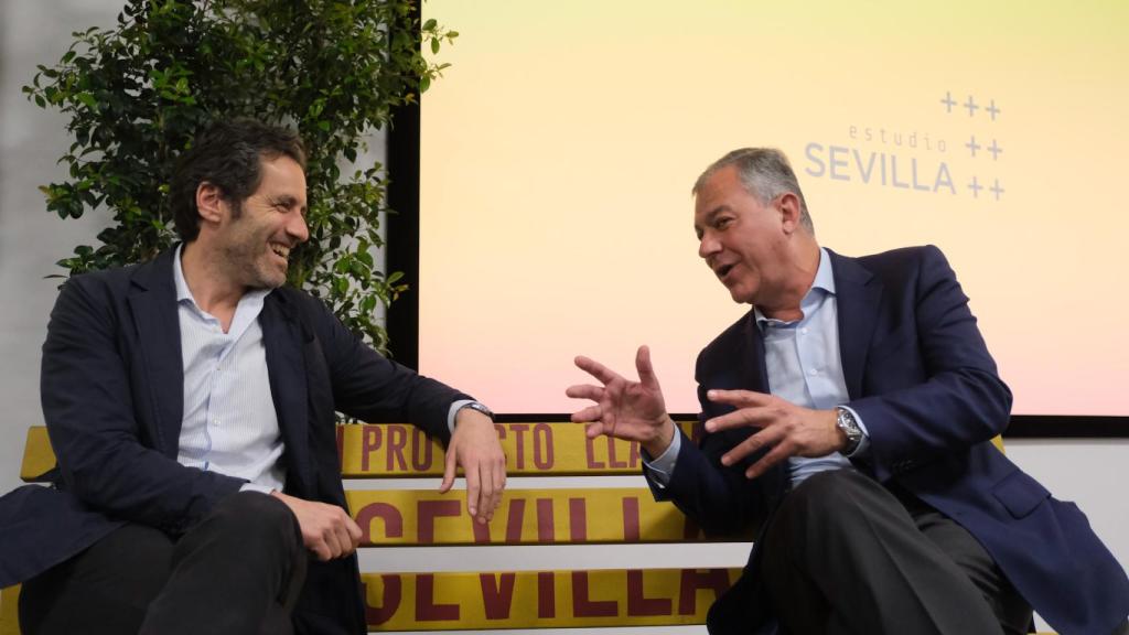 El candidato del PP al Ayuntamiento de Sevilla, José Luis Sanz, y el coordinador de la campaña, Borja Sémper.