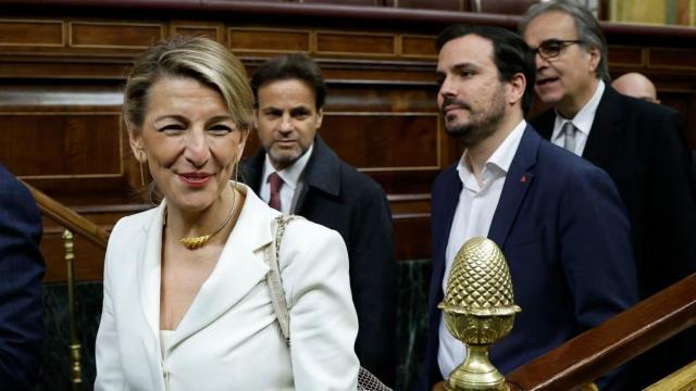 La vicepresidenta Yolanda Díaz, con los ministros Alberto Garzón y Joan Subirats y el presidente del grupo parlamentario, Jaume Asens, en el Congreso.