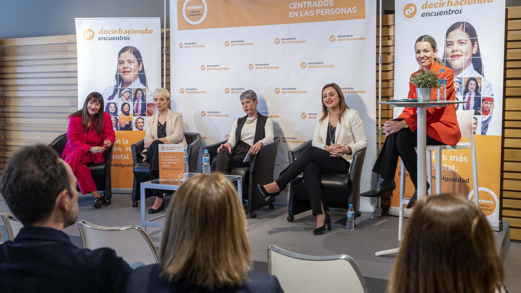 Encuentro 'Decir Haciendo' con directivas y trabajadoras de Consum. EE