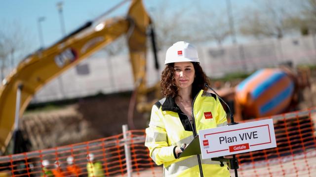 La pressidenta de la Comunidad de Madrid, Isabel Díaz Ayuso, durante la presentación del Plan Vive en Getafe.