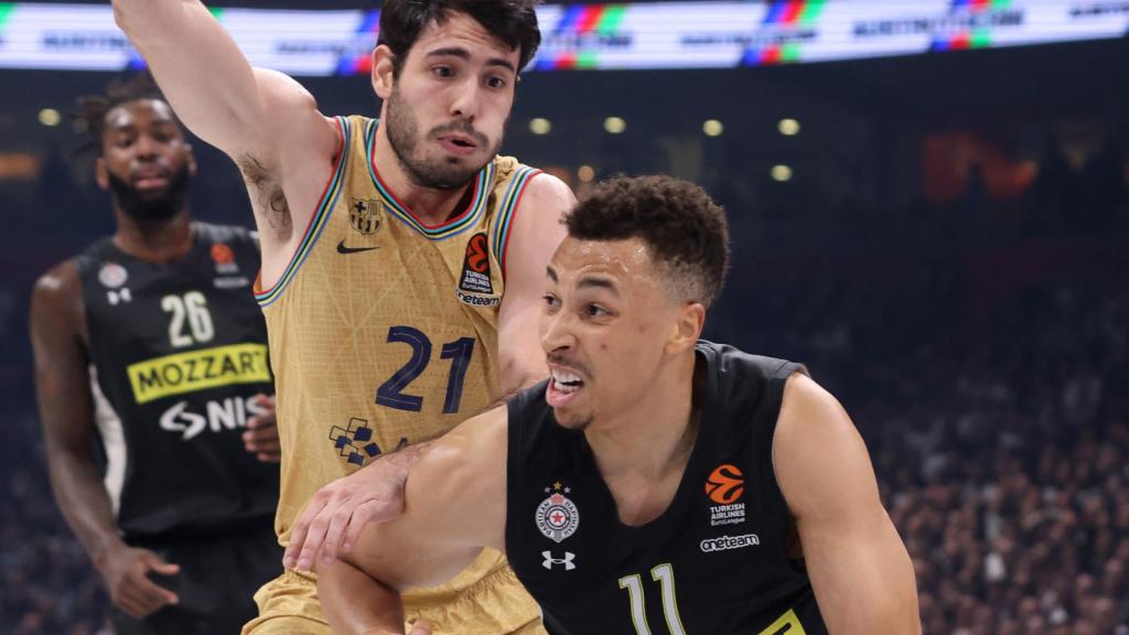 Abrines trata de frenar el ataque del Partizán.