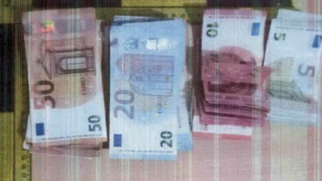 Fajos de billetes intervenidos por la Guardia Civil durante los registros de la Operación 'Game Rol'.