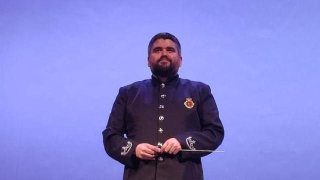 Julián González, director de la banda de música de la Virgen del Rocío.