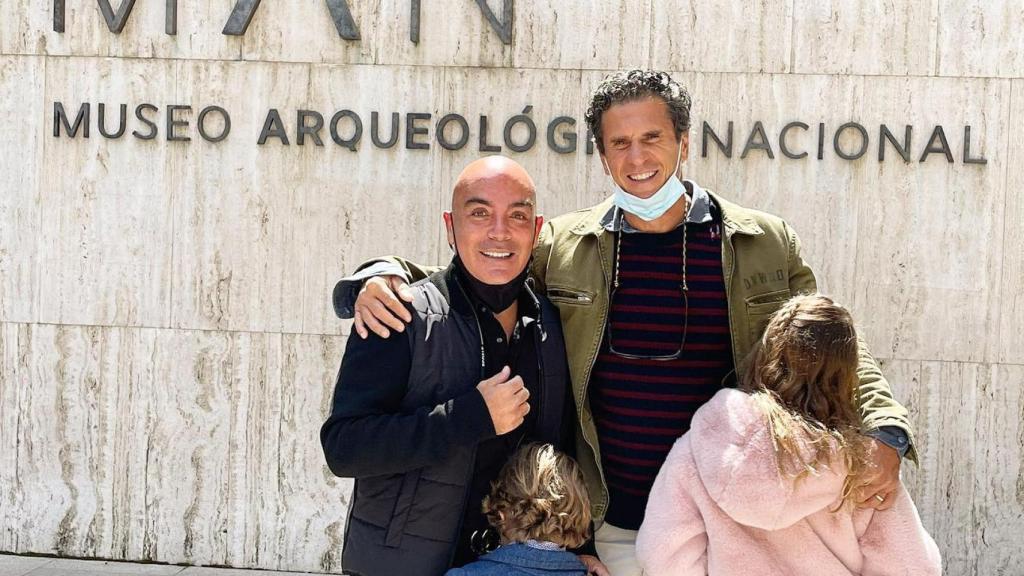 El empresario, con su familia.