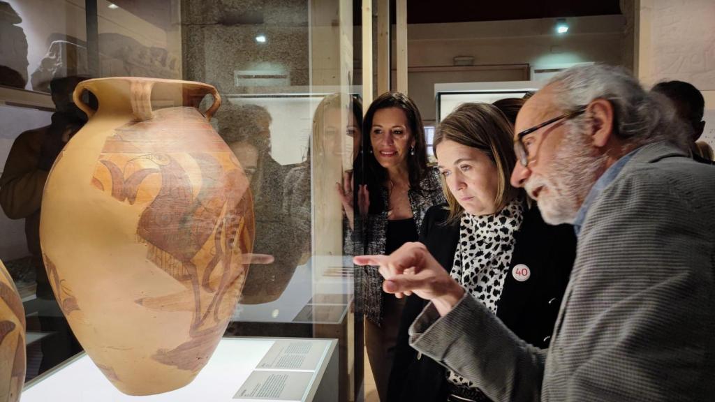 La consejera Marta Rivera de la Cruz inaugura la primera  exposición de la civilización de Tarteso.