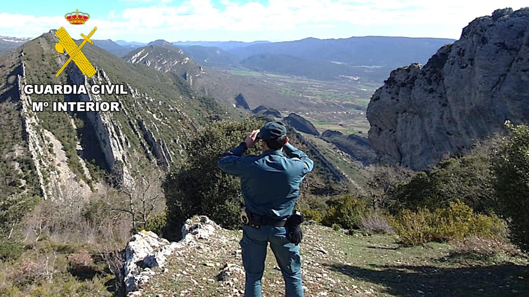 Agente de la Guardia Civil durante el operativo de rescate