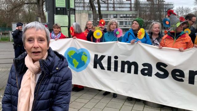 Anne Mahrer, copresidenta de Senior Women for Climate Protection, frente al TEDH.