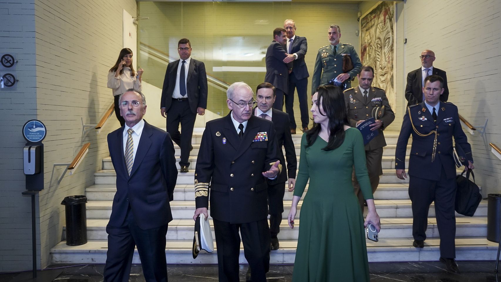 El almirante general Teodoro Esteban López Calderón, jefe de Estado Mayor de la Defensa (JEMAD), con Cruz Sánchez de Lara.