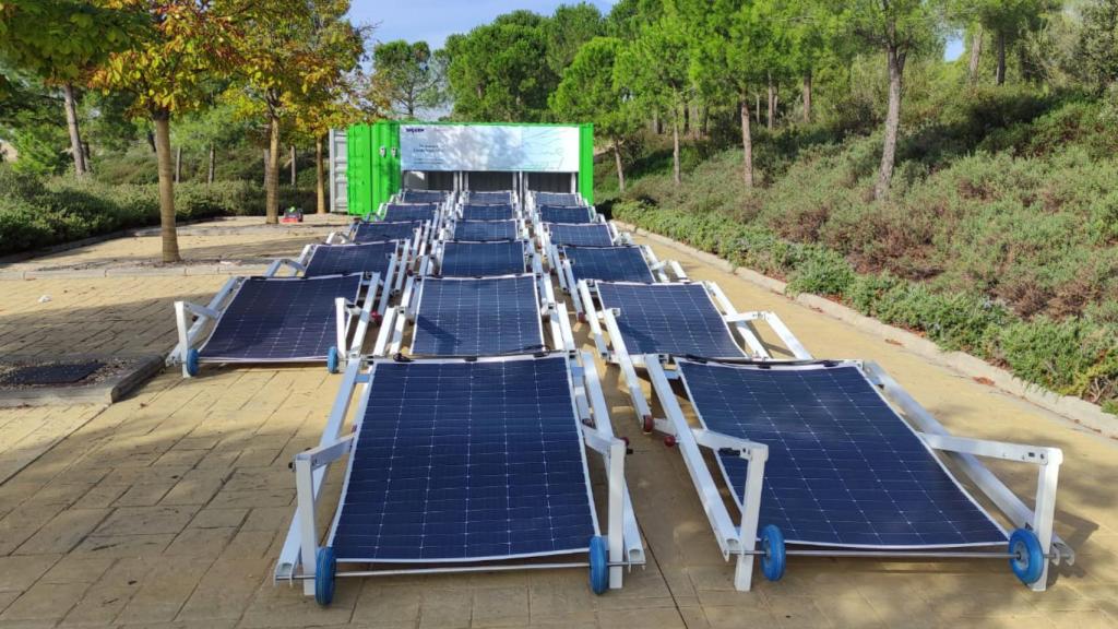 El contenedor solar con las plagas desplegadas.