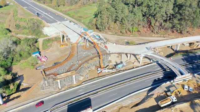 Construcción de la macro glorieta en la autovía Tui-A Guarda.