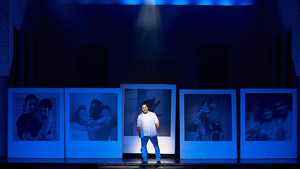Una imagen de Bustamente en escena.