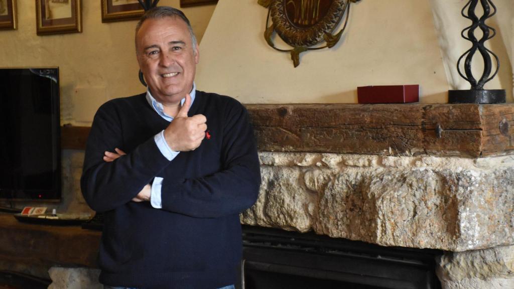 El dueño de 'Campo y Lumbre' en su casa rural