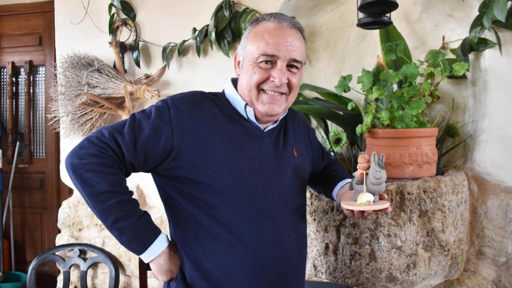 Luis Chico en su casa rural