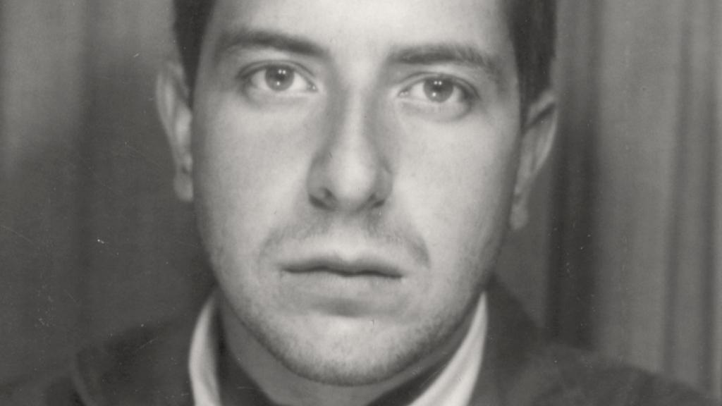 Fotografía de juventud de Leonard Cohen que aparece en la portada de 'El ballet de los leprosos' (Lumen). Cedida a la editorial por los herederos de Leonard Cohen