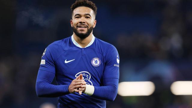 Reece James durante un partido con el Chelsea