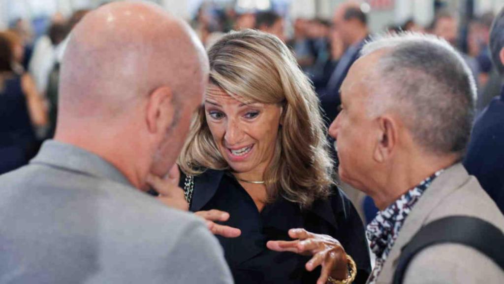 Yolanda Díaz, con el secretario general de CCOO, Unai Sordo, y el secretario general de UGT, Pepe Álvarez.