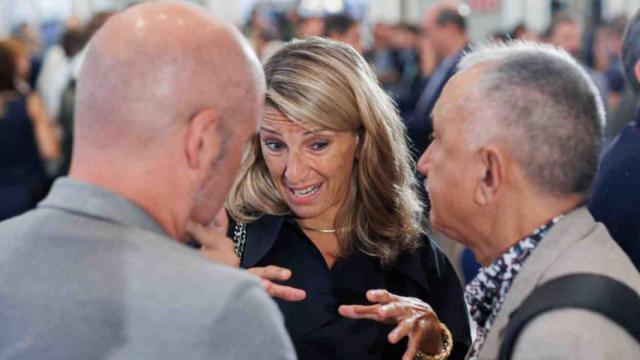 Yolanda Díaz, con el secretario general de CCOO, Unai Sordo, y el secretario general de UGT, Pepe Álvarez.