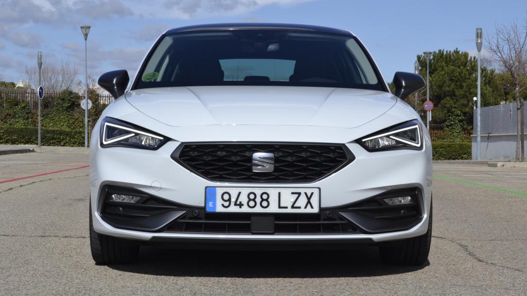 El Seat León integra desde el acabado más básico unos faros con tecnología EcoLED.
