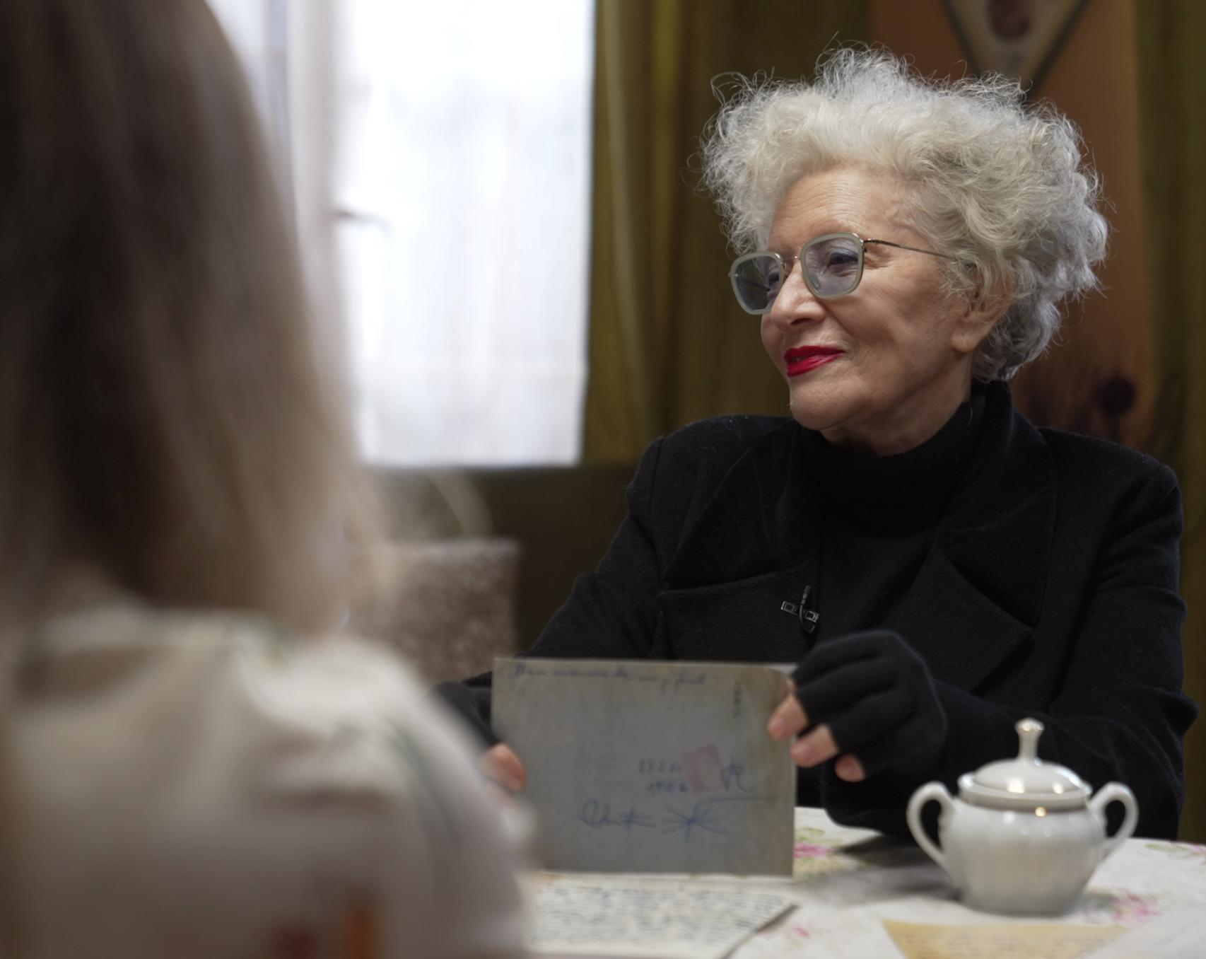 La actriz Magüi Mira en el documental 'Elena Francis, la primera influencer'