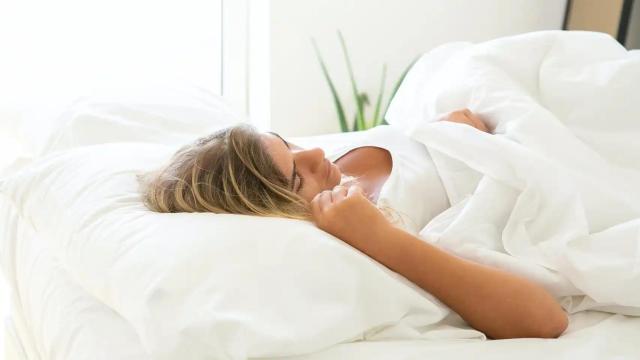 Una persona durmiendo.