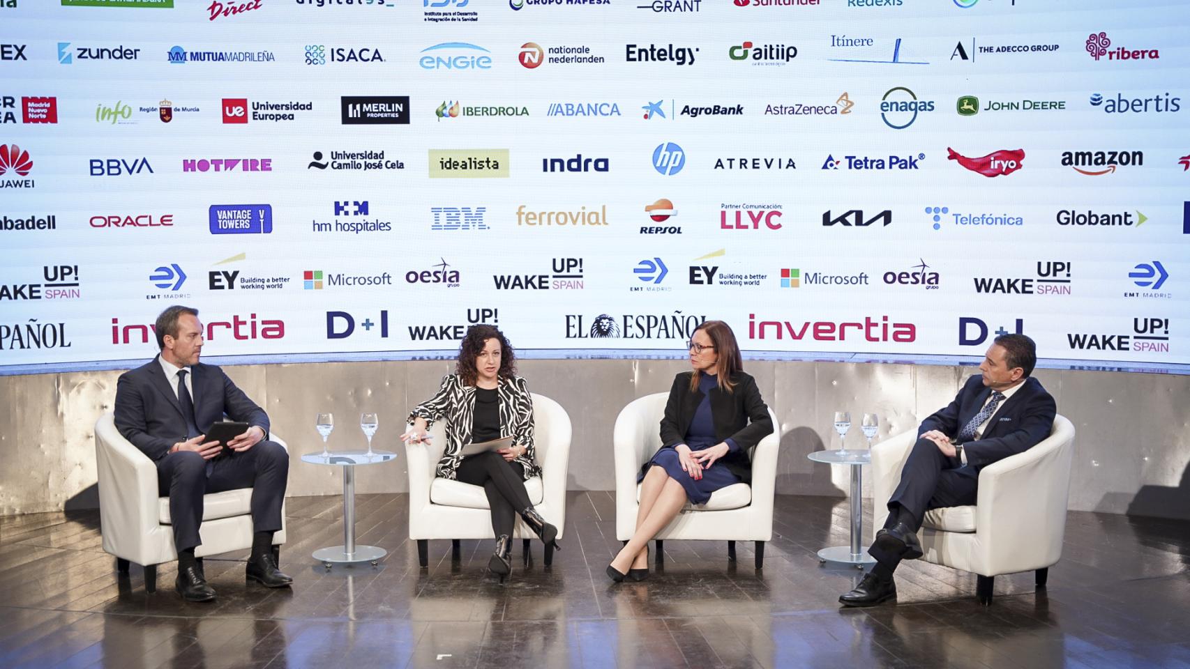 Dirk Saseta, director general del Área de Promotion & Management de Leitat; Noelia Hernández, redactora de D+I; Berta Gonzalvo Bas, directora de Investigación en Aitiip; y Fernando Quero, director de Mercado de Tecnalia .
