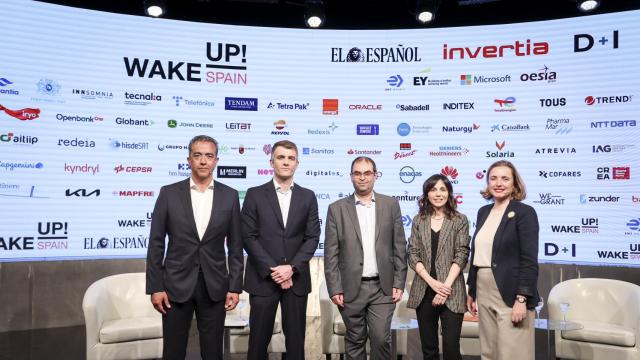 De izda. a dcha.: Alberto Jiménez Ortiz, Javier Olveira, Alfonso Pérez (Invertia), Verónica Roch y Lorena Cuadrado.