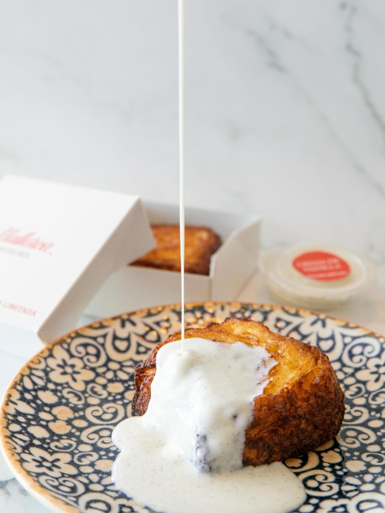 Torrija con una edición limitada de masa de croissant y crema de vainilla de Madagascar.