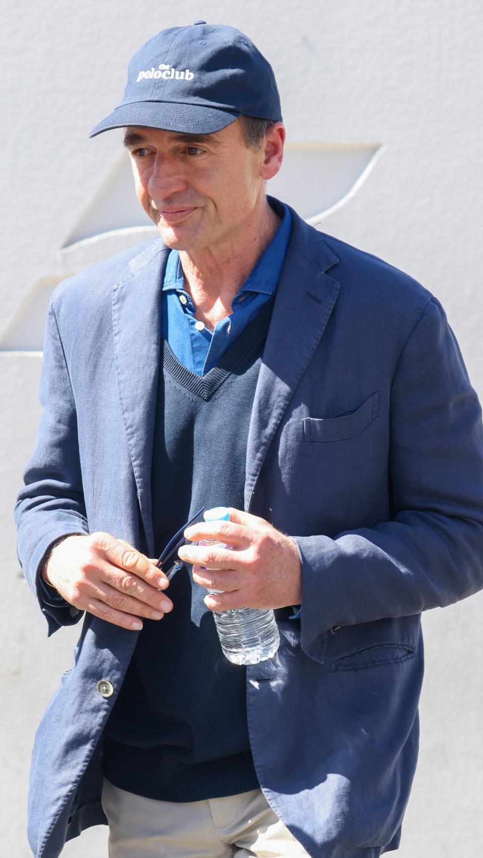 Alessandro Lequio, a las puertas de Mediaset España, tras anunciarse la maternidad de Ana.