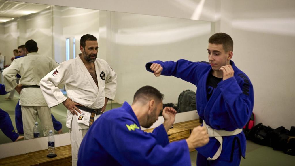 Antonio López impartiendo una clase de Jiu Jitsu