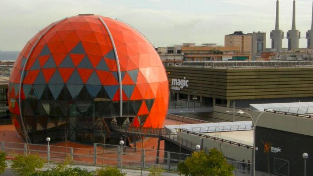 Vista exterior del Màgic de Badalona donde una menor fue violada