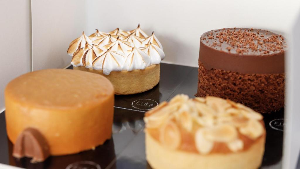 Su tartaleta más vendida, la lemon pie, al fondo a la izquierda.