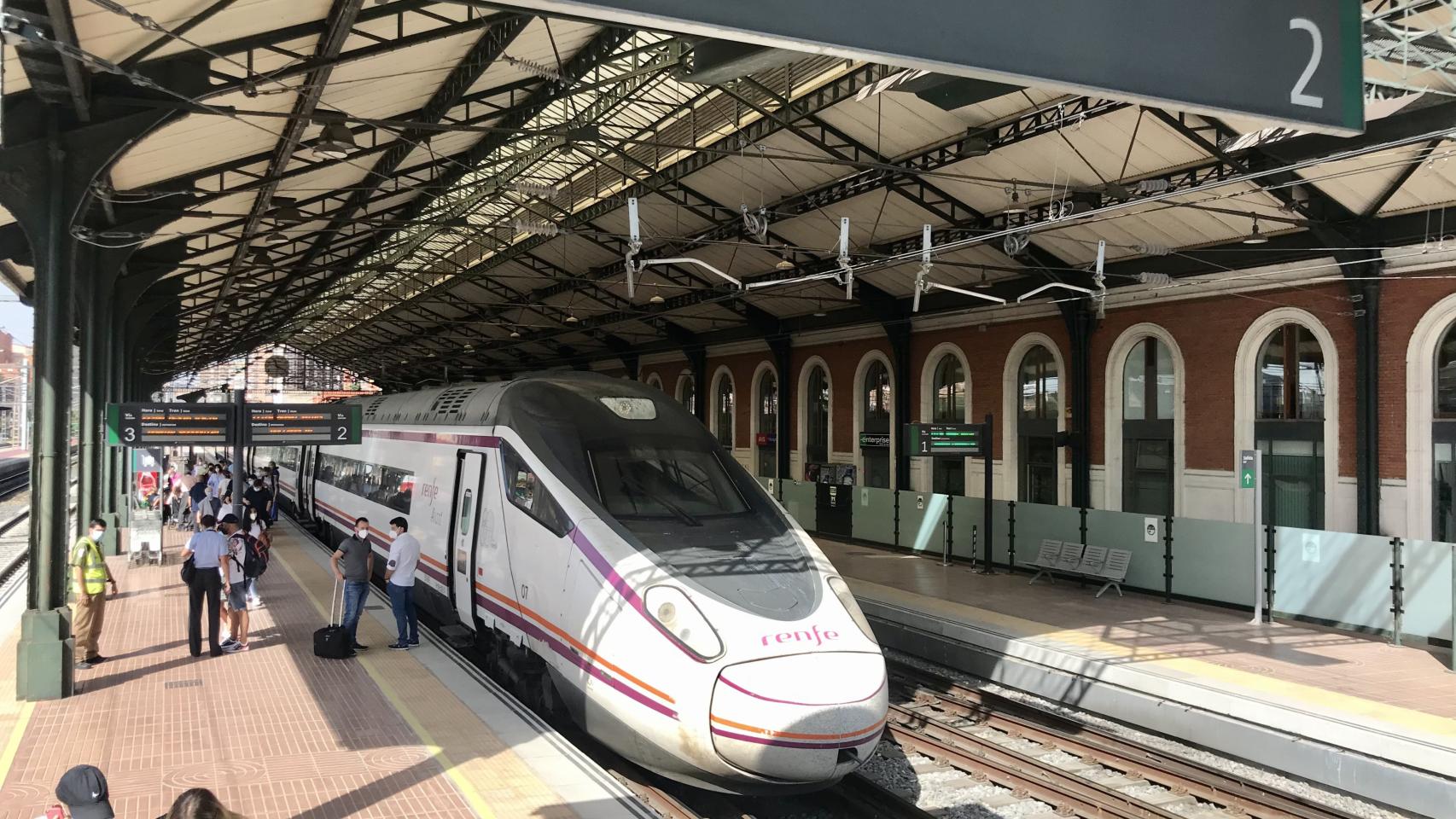 Tren Avant en la estación de trenes Campo Grande de Valladolid.