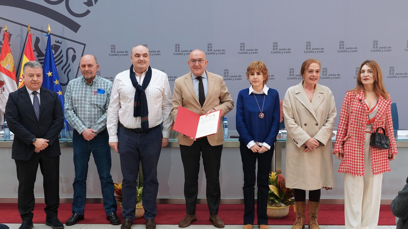 Firma del preacuerdo del Convenio Colectivo del Personal Laboral de la Administración