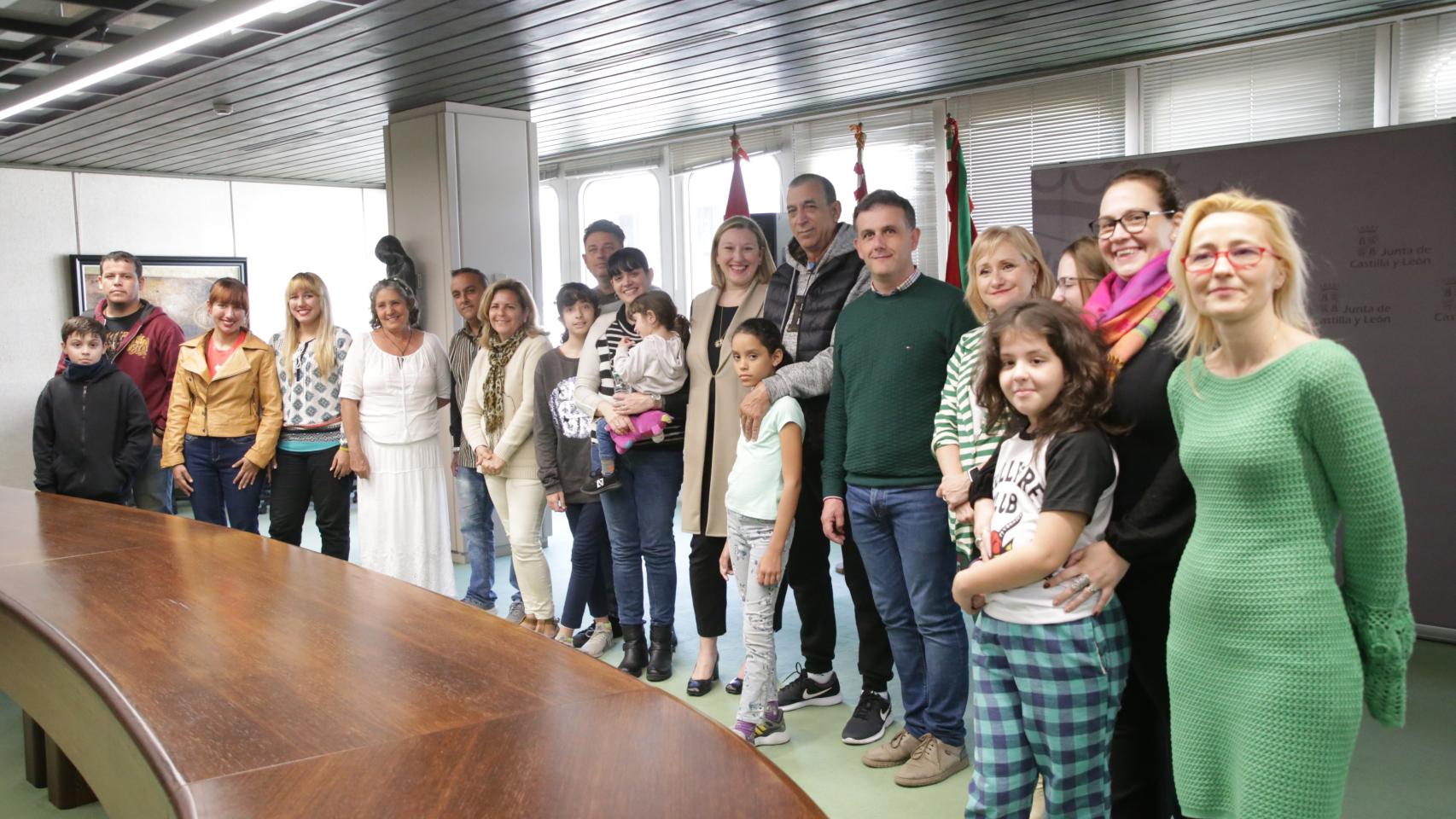 La consejera de Familia e Igualdad de Oportunidades recibe a las familias del Programa 'Reto Zamora'