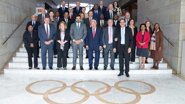 Foto de familia de los asistentes en la sede del COE.