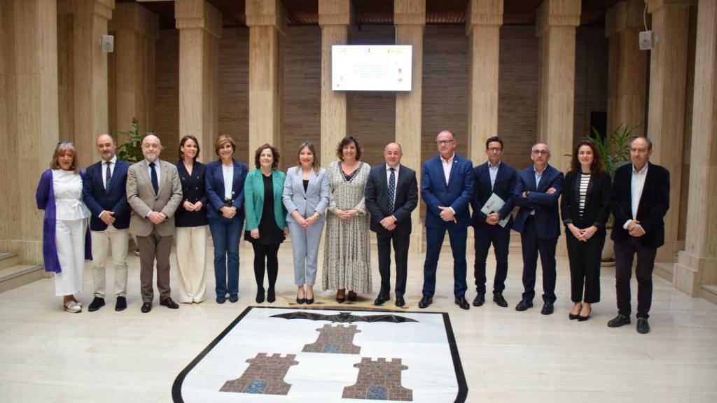 Firma del convenio. Foto: JCCM.