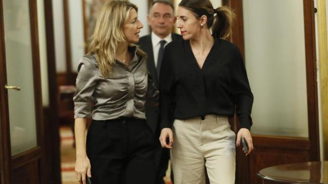 Yolanda Díaz e Irene Montero en el Congreso, con gesto serio, el día de la votación de la reforma de la ley del sí es sí.