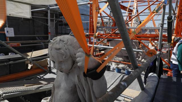 Obras de restauración de la Puerta de Alcalá este mes de marzo.