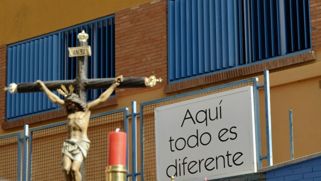 La procesión ha salido a las 11.00 horas de este Viernes de Dolores desde calle Gaucín.