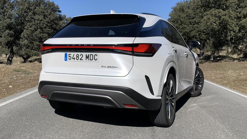 El Lexus RX presenta un diseño mucho más moderno en esta nueva generación.