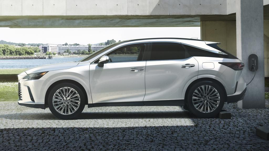 El Lexus RX tarda unas dos horas y media en recargar la batería.