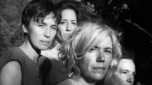 Ariadna Gil y el elenco de la obra 'Hay alguien en el bosque'.