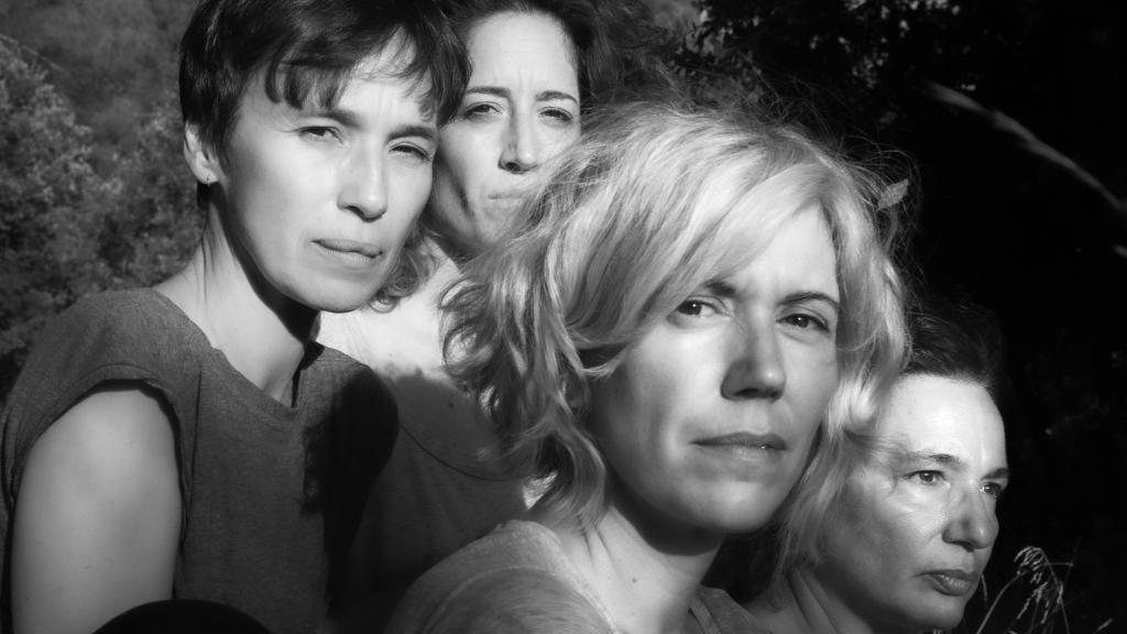 Ariadna Gil y el elenco de la obra 'Hay alguien en el bosque'.