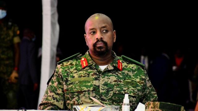 Moohaza Kainerugaba, hijo del presidente ugandés Museveni, en su fiesta de cumpleaños de 2022.