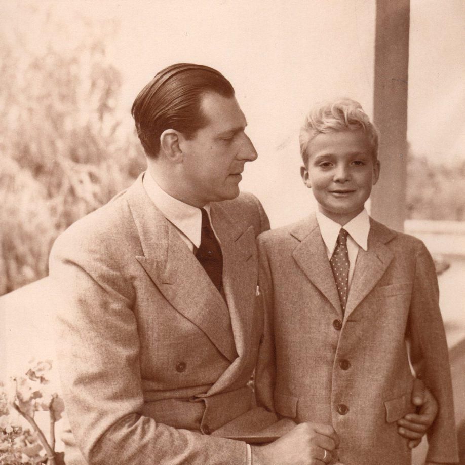 Don Juan de Borbón junto a su hijo Juan Carlos en Estoril.